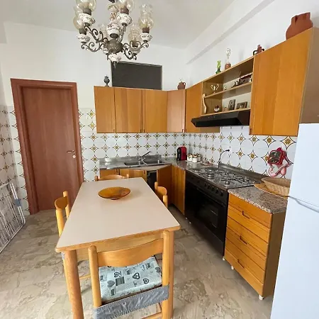 Via Calabria 6da Francesca Apartman *