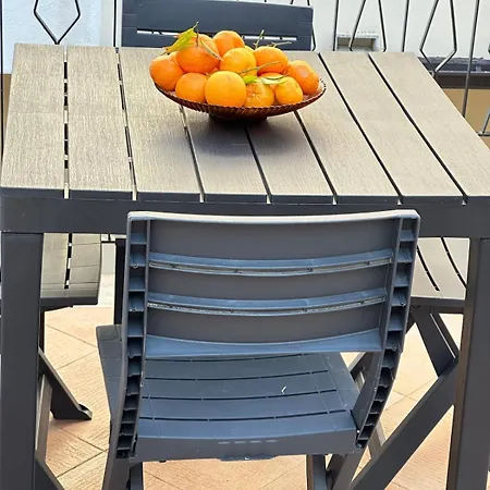 Via Calabria 6da Francesca アパート